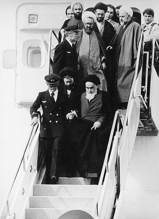 اولین سخنرانی های امام خمینی پس از ورود به ایران، از سخنرانی در فرودگاه تا بیانات در بهشت زهرا