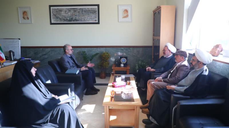 نشست مشترک مدیرکل مؤسسه تنظیم و نشر آثار امام خمینی(س) قم با سرپرست معاونت اجتماعی، فرهنگی و زیارت استانداری قم با هدف برنامه ریزی برای برگزاری رویداد فرهنگی ویژه اقامت تاریخی امام خمینی(س) در قم برگزار شد.