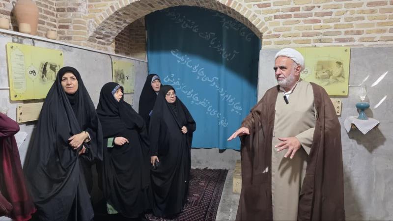 بازدید نویسندگان کودک و نوجوان از بیت تاریخی امام خمینی(س) در قم