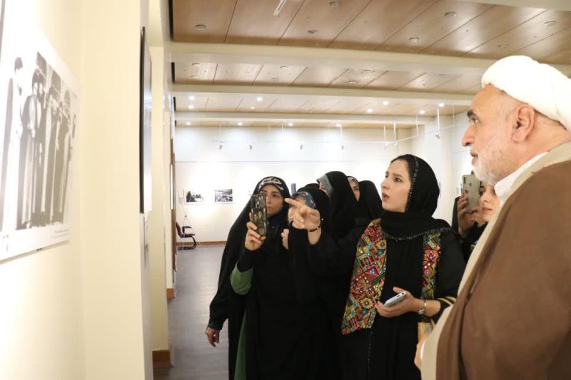 بازدید گروه نویسندگان کودک و نوجوان از بیت تاریخی امام خمینی(س) و نگارستان حضرت امام در خمین