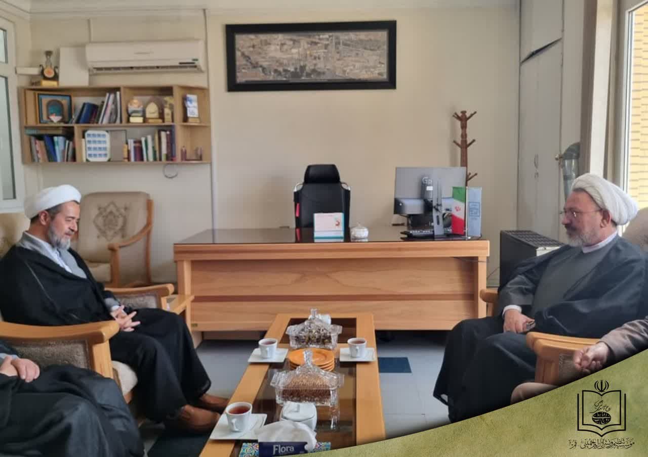 دیدار مدیرکل موسسه تنظیم و نشر آثار امام خمینی (س)قم با سرپرست اداره کل میراث فرهنگی استان قم